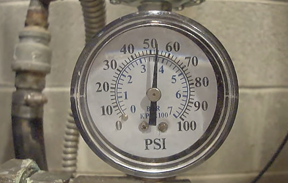 Pressure gauge for a water well pump